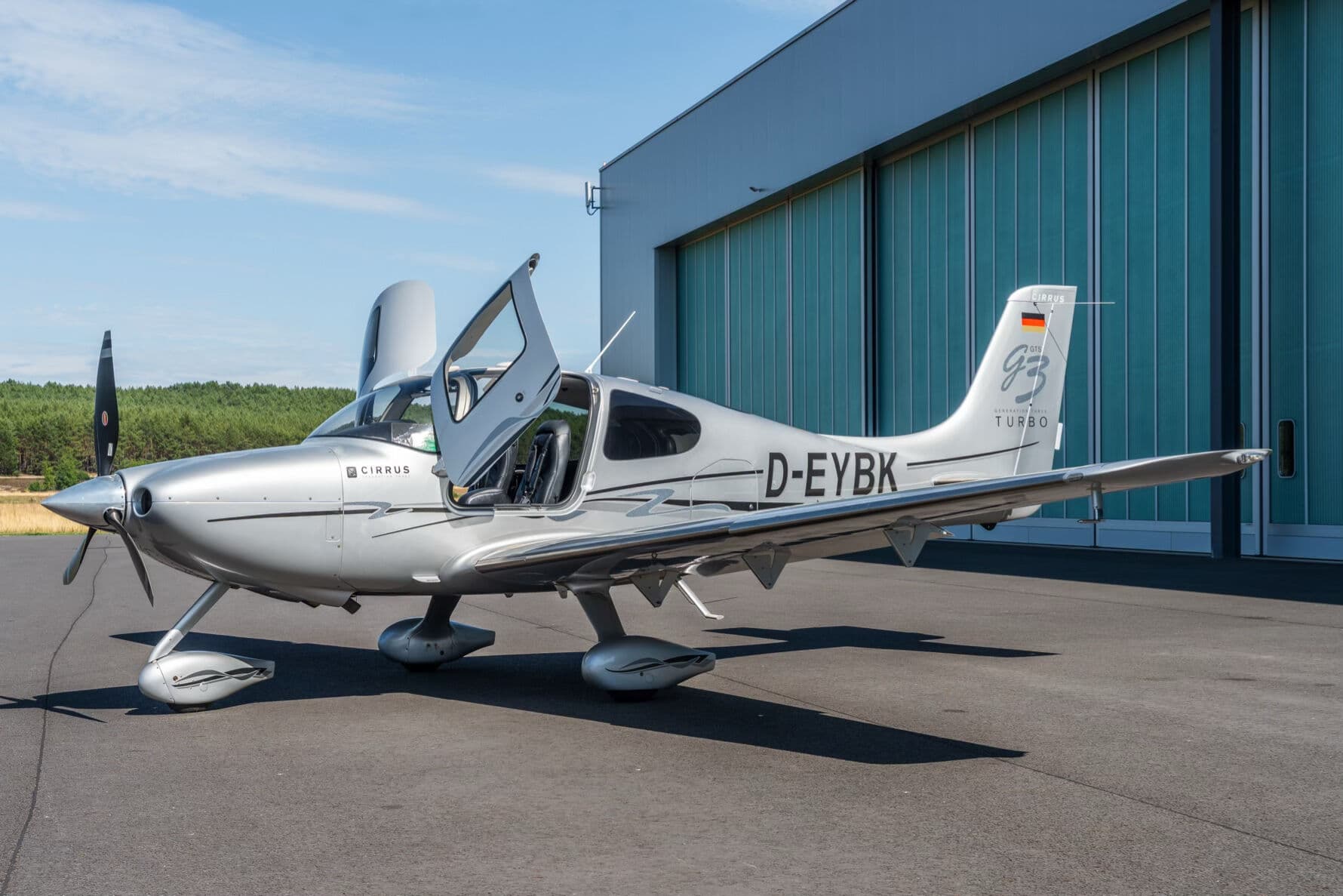 2008 Cirrus SR22 TN G3, photograph 1