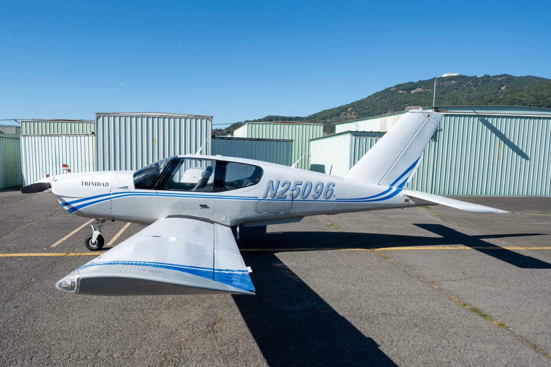 1990 Socata TB20 Trinidad, photograph 1