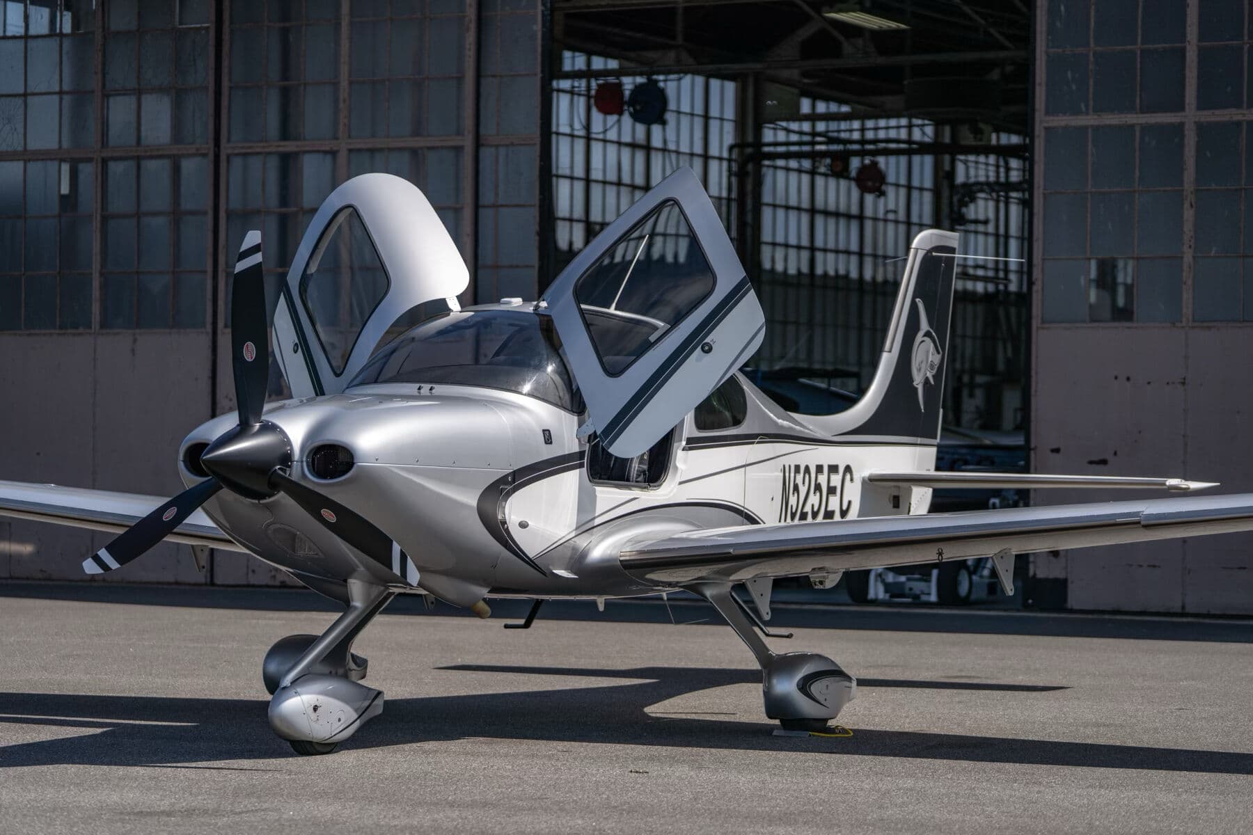 2014 Cirrus SR22 G5, photograph 1