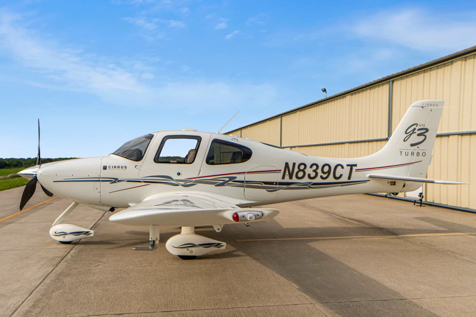 2008 Cirrus SR22 TN G3, photograph 1