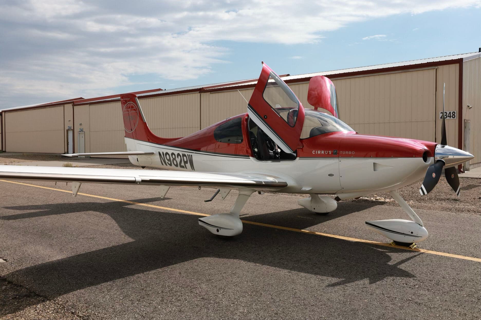 2010 Cirrus SR22 TN G3, photograph 1