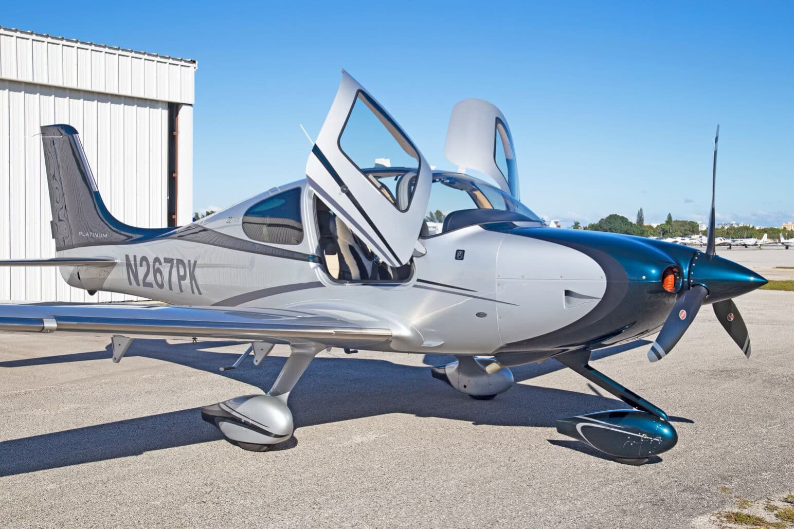 2014 Cirrus SR22 G5, photograph 1